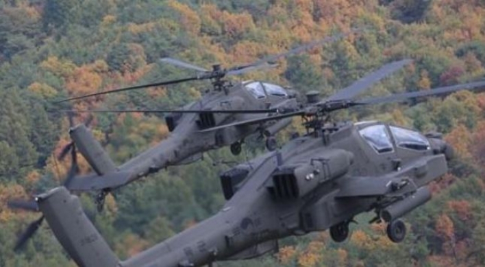 Korean Army tests missile firing from Apache helicopters