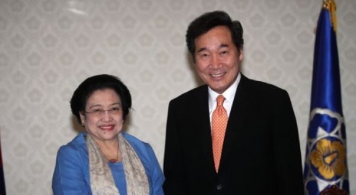 PM meets with former Indonesian President Megawati