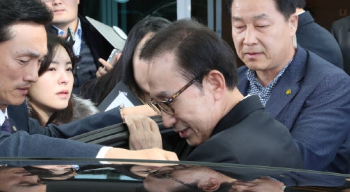 Heat rising on ex-President Lee amid NIS allegations