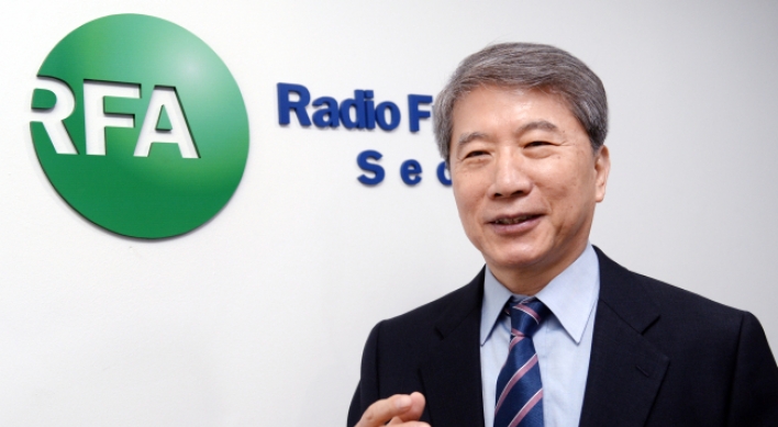 [Weekender] Radio waves from outside keep N. Koreans in loop