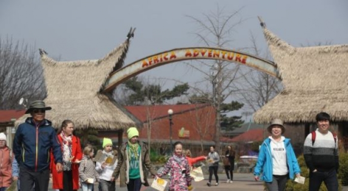 Zoo chief’s sexual harassment allegation draws pros and cons over sanction