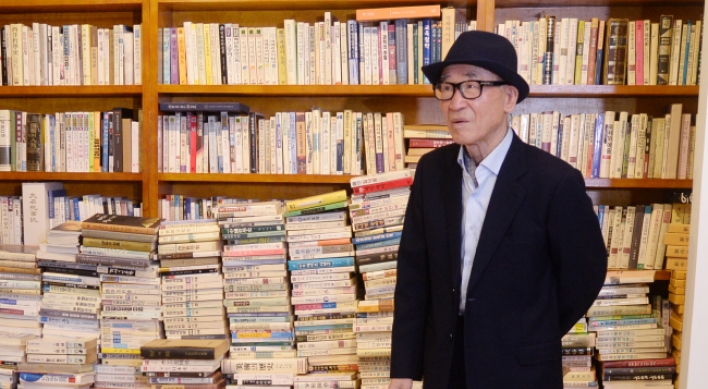 [Photo News] Poet Ko Un’s library reproduced, revealed to public
