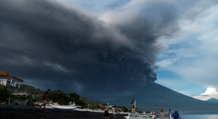 Bali ups volcano alert to highest level