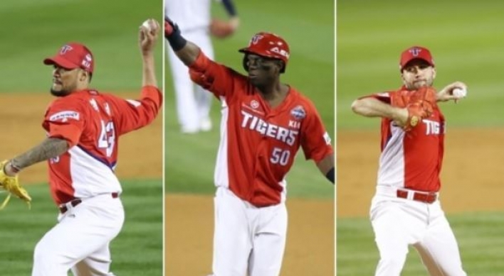 Reigning baseball champs re-sign 3 foreign players