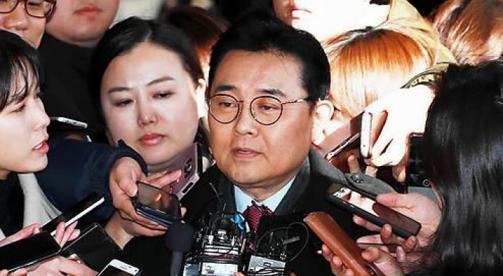 Ex-aide to Moon appears for questioning over bribery suspicions