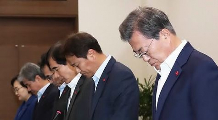 Moon urges swift parliamentary approval of budget plan for economic recovery