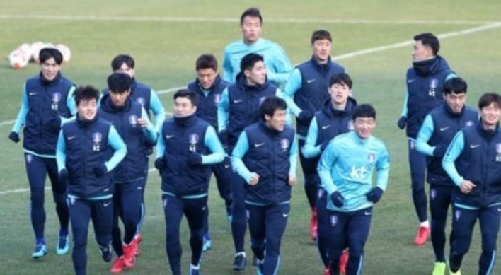 Korea looking to defend regional football title, test players ahead of 2018 World Cup