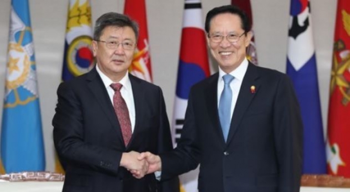 Korean defense chief requests Mongolia's support in handling NK nukes