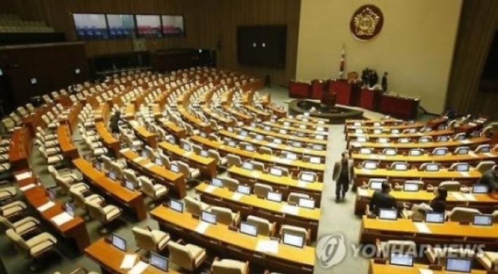 Rival parties issue conflicting comments on Moon's China visit