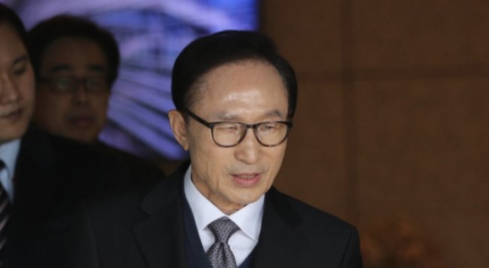 Investigations close in on Lee Myung-bak