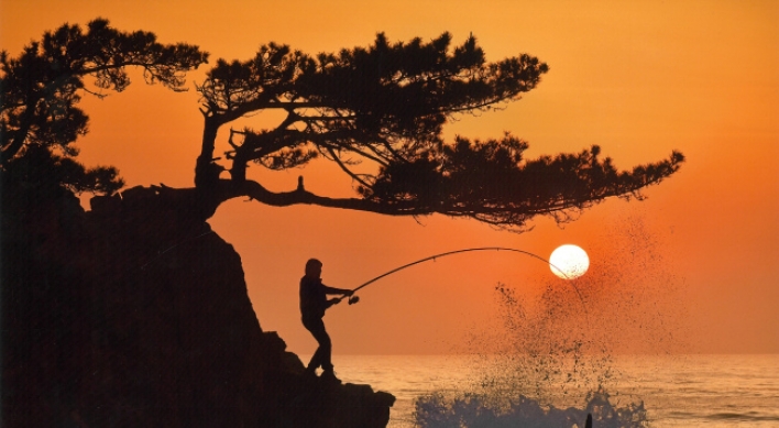 [Photo News] Fishing at sunset