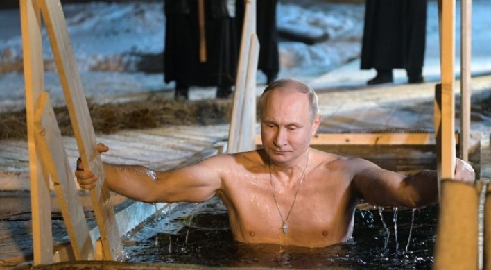 Putin takes dip in icy Russian lake on Epiphany