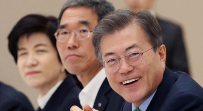 Moon's approval rating dips to 4-month low