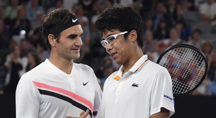 President Moon congratulates tennis sensation Chung Hyeon