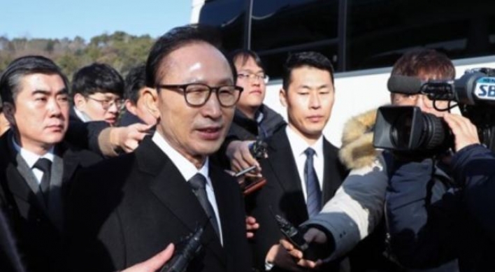 Cheong Wa Dae to formally invite former leader Lee Myung-bak to Olympics