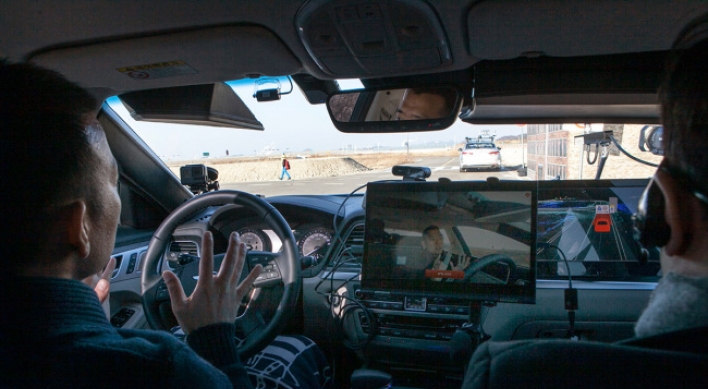 SKT showcases 5G inter-vehicle communication for autonomous driving