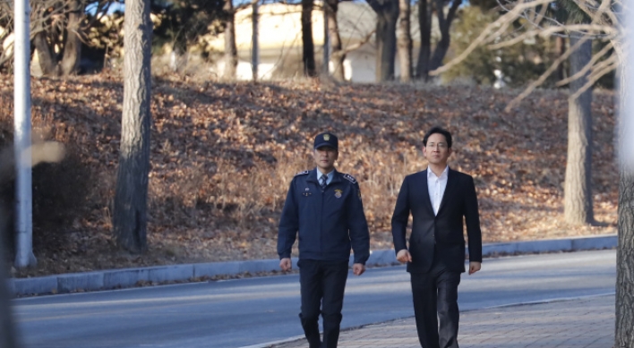 [Breaking] Lee Jae-yong gets suspended sentence, released in appeals trial