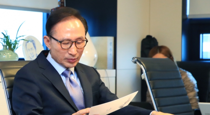Ex-President Lee to reconsider PyeongChang invitation
