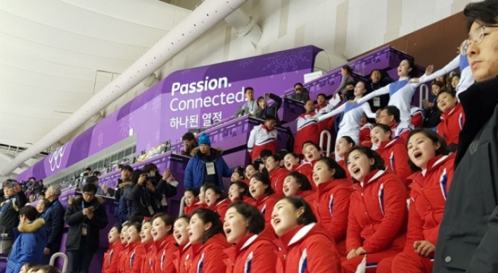 [Photo News] North Korean cheerleaders scenestealers at short track