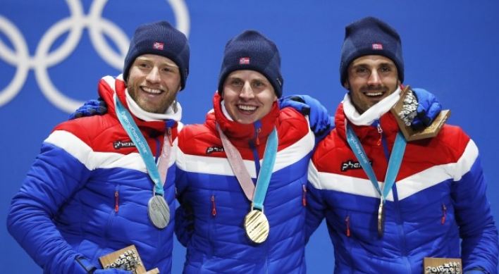 [Photo News] Norway sweeps gold, silver and bronze at men‘s 30 km skiathlon