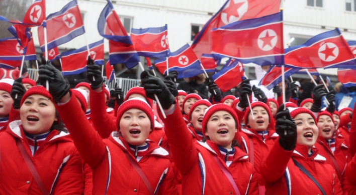 NK cheerleaders make trip to alpine venue in PyeongChang