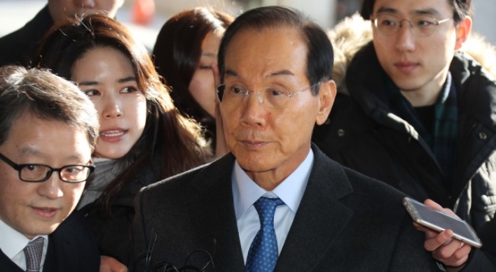 Former Samsung vice chairman questioned in graft probe linked to ex-leader Lee Myung-bak