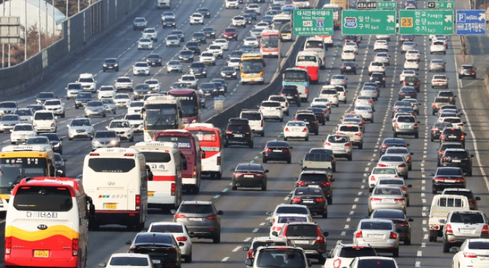 Highways clogged on last day of Lunar New Year holiday