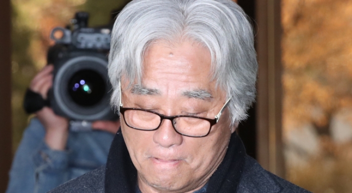 Theater director Lee apologizes amid sex assault allegations