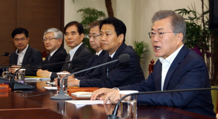 Moon seeks stronger ties with Vietnam, UAE on trip