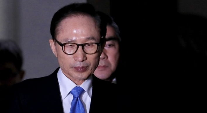 Court to decide on ex-President Lee's arrest without hearing