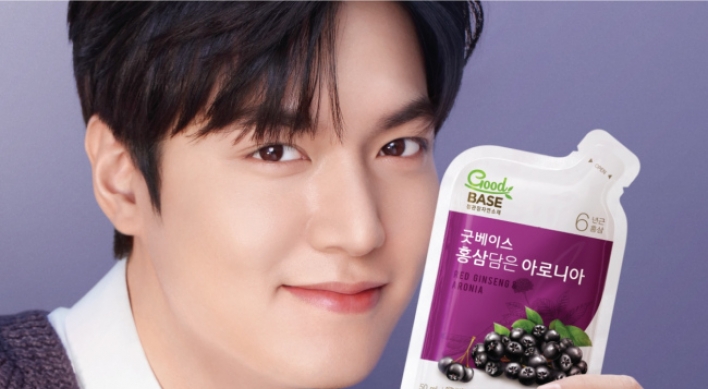 Lee Min-ho promotes aronia berry tonic pouches by KGC