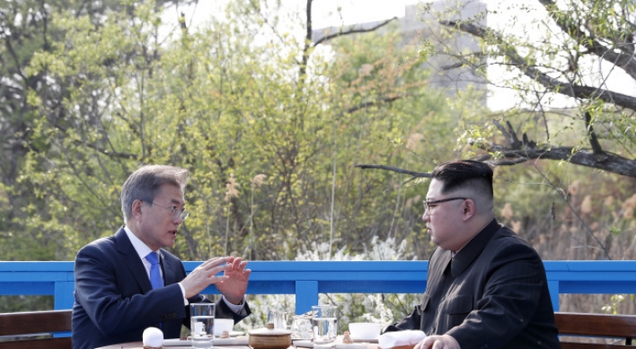 [2018 Inter-Korean summit] Leaders of Koreas agree to complete denuclearization, efforts to build peace