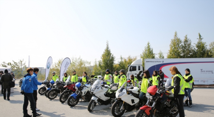 [Feature] Middle-aged riders reduce Korea's stigma of motorcycles