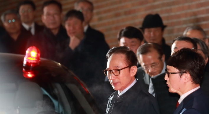 Trial begins for ex-leader Lee Myung-bak in corruption scandal