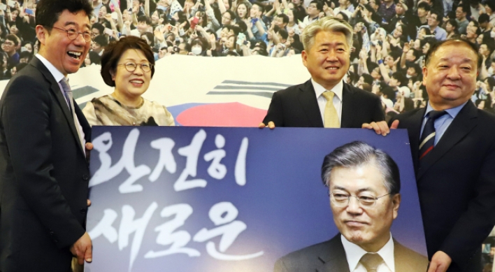 Moon's approval rating jumps to 11-month high on historic summit