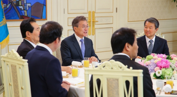 Moon meets top leaders over outcome of historic inter-Korean summit