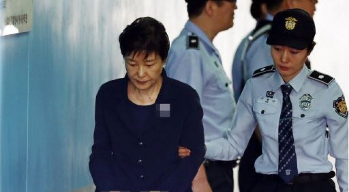 Ex-President Park Geun-hye visits hospital for checkup on back pain: correctional service