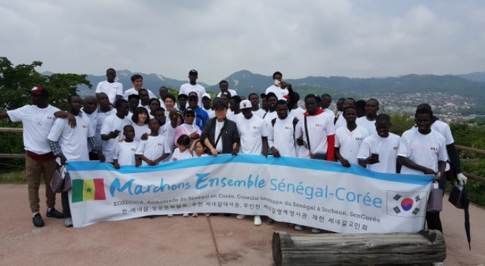 Senegalese expats join hike, learn about Korean history