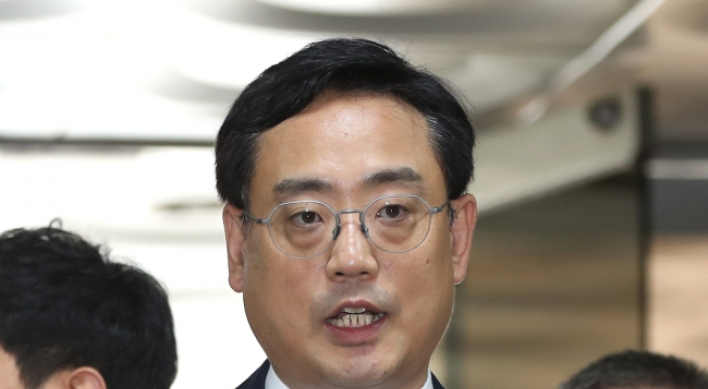 Commentator arrested for libel over evidence in Park scandal