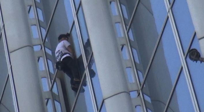French ‘Spiderman’ arrested for scaling Korea’s tallest tower