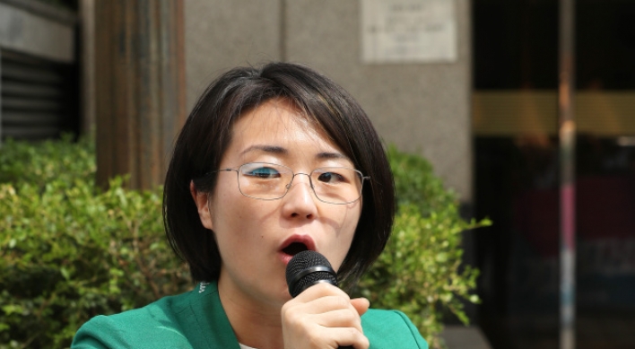 [2018 Local elections] Vandalism of feminist Seoul mayor candidate’s poster continues