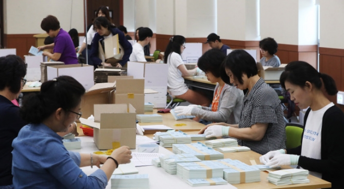 [2018 Local elections] 100,000 foreign resident voters miss out on election information