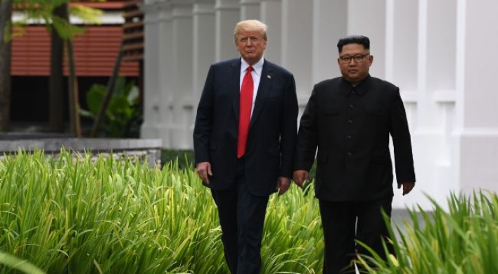 [US-NK Summit] Unusual moments loosen up mood for Trump-Kim summit