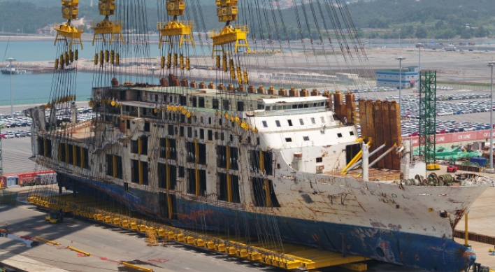 [Newsmaker] Rescue team to conduct additional search inside Sewol ferry