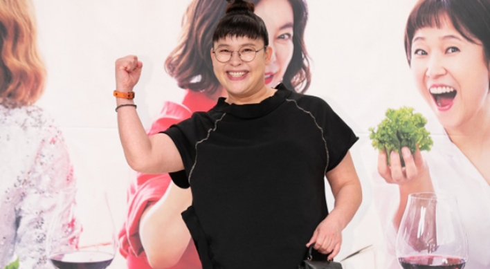 After ‘Omniscient’ fiasco, comedian Lee Young-ja returns with hearty foods