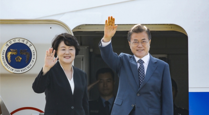 Moon to discuss economic cooperation, denuclearization with Putin