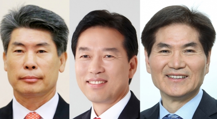 Moon names new aides in drive to boost economy