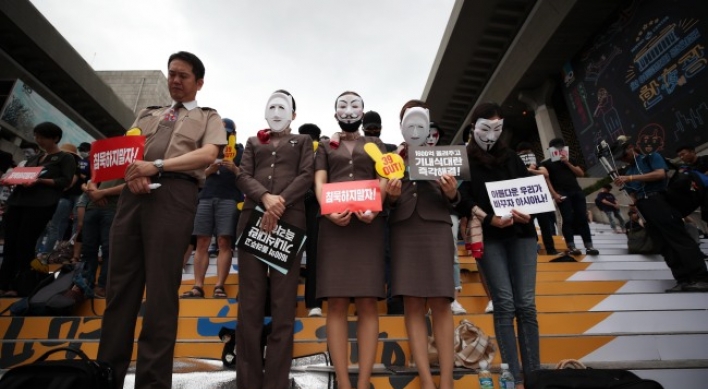 Asiana, Korean Air employees hold joint rally against their bosses