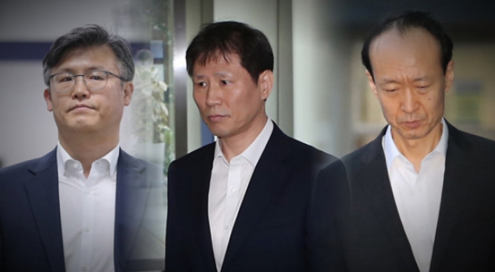 [Newsmaker] Two of ex-leader Park's 'doorknob trio' get prison terms for taking NIS money