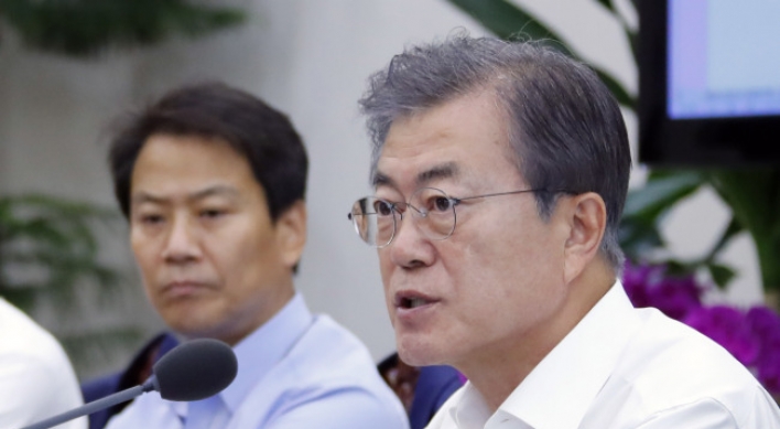 Moon's approval rating plunges on minimum wage hike woes